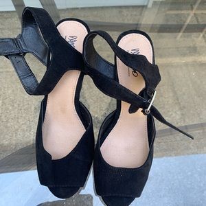 Black heal sandals